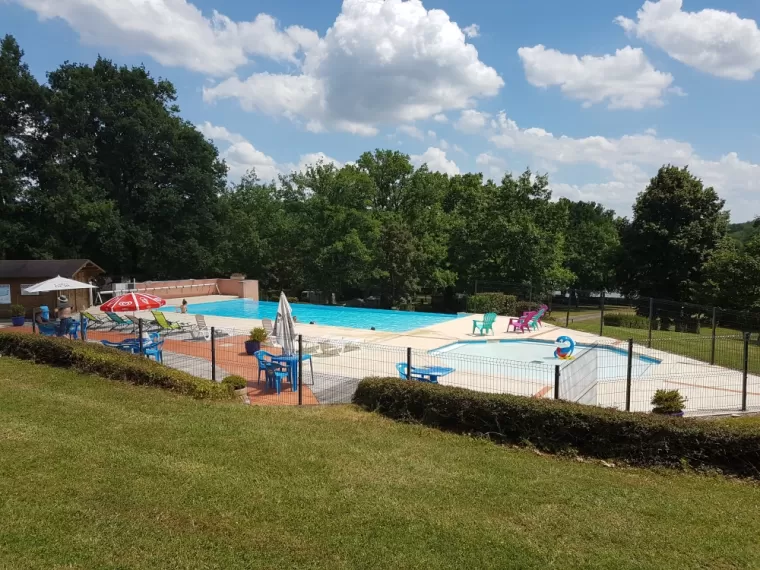 La piscine du Camping Champ Fossé en Forêt de Tronçais
